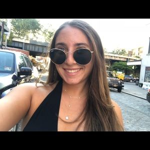 Meet your Posher, Leena